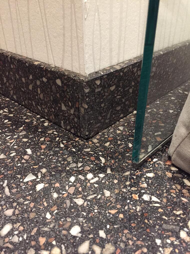 BituTerrazzo® der edle Diamant-geschliffene Gussasphaltestrich realisiert im privaten Wohngebäude BituTerrazzo® der edle Diamant-geschliffene Gussasphaltestrich realisiert im privaten Wohngebäude