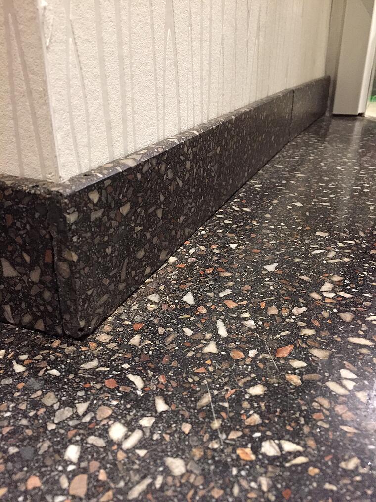 BituTerrazzo® der edle Diamant-geschliffene Gussasphaltestrich realisiert im privaten Wohngebäude BituTerrazzo® der edle Diamant-geschliffene Gussasphaltestrich realisiert im privaten Wohngebäude